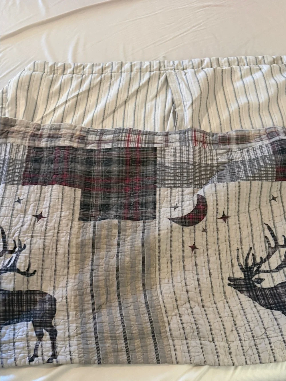 Rustic Plaid Wildlife Quilt - Gray/Cream Patchwork King Size